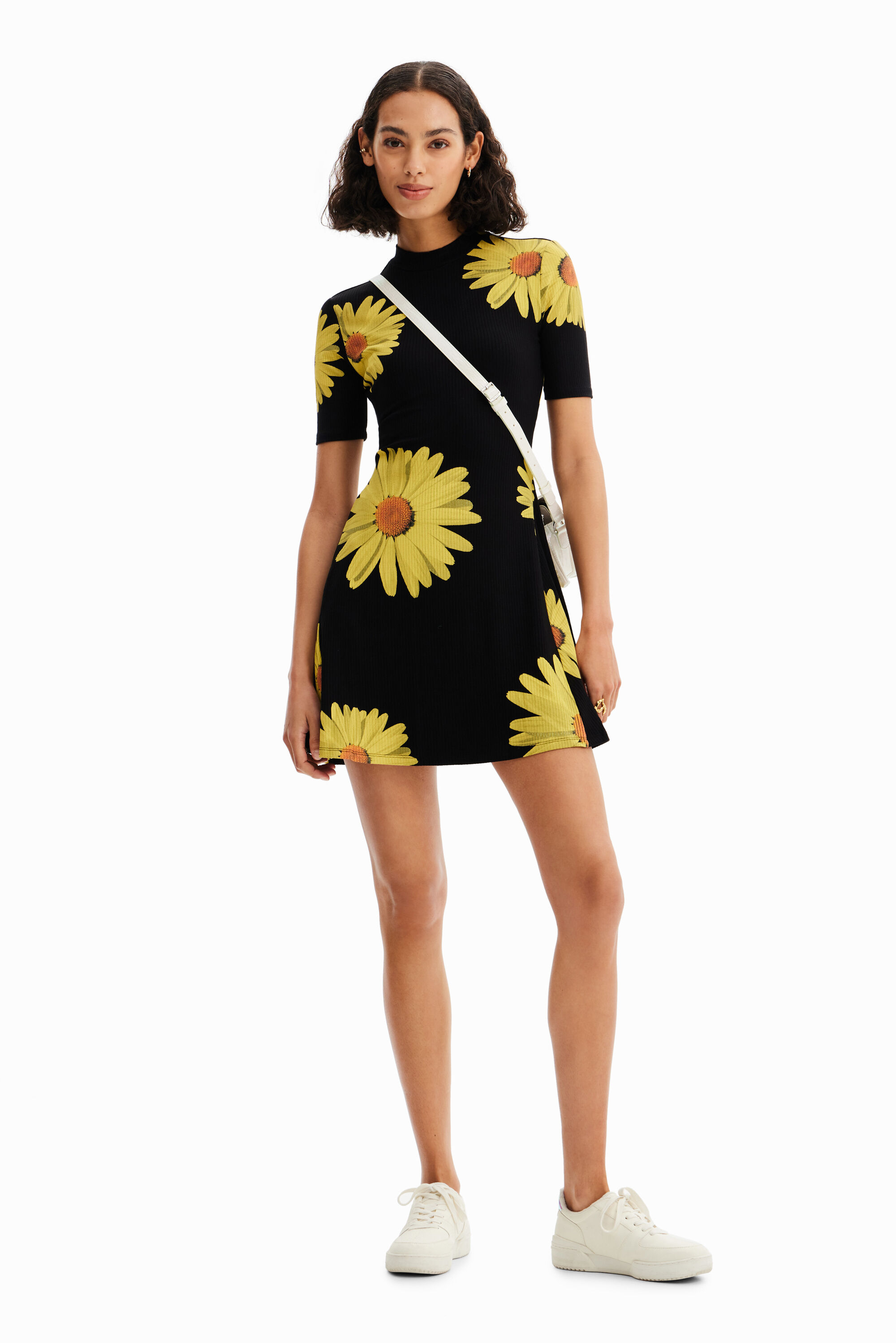 Vestido curto para margaritas M. Christian Lacroix