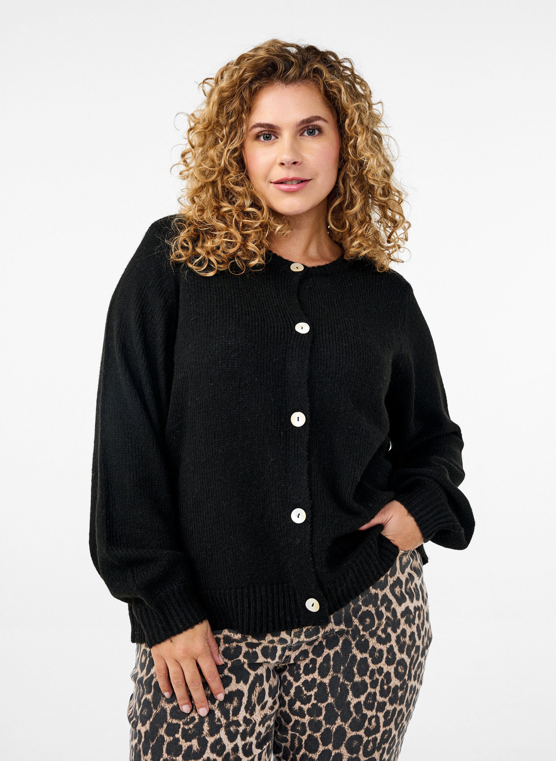 Strikcardigan med uld og knapper