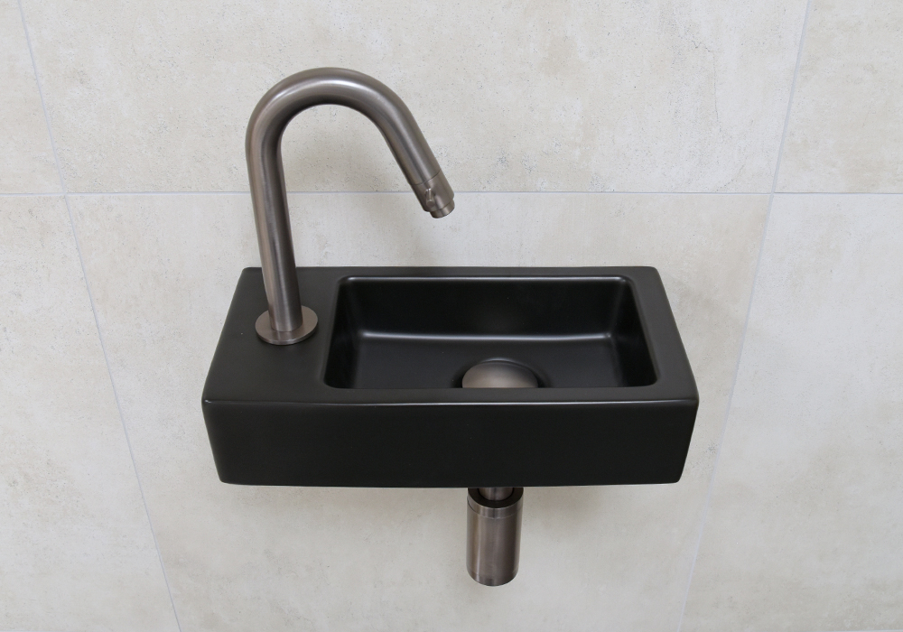 Mueller Mini Rhea fonteinset zwart met gebogen fonteinkraan links in kleur oud ijzer