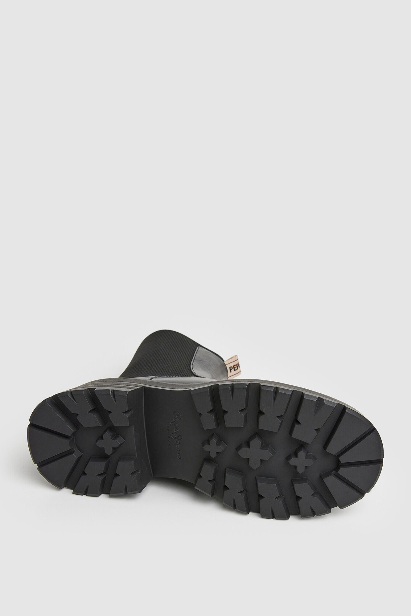 Botas de cano curto com elásticos