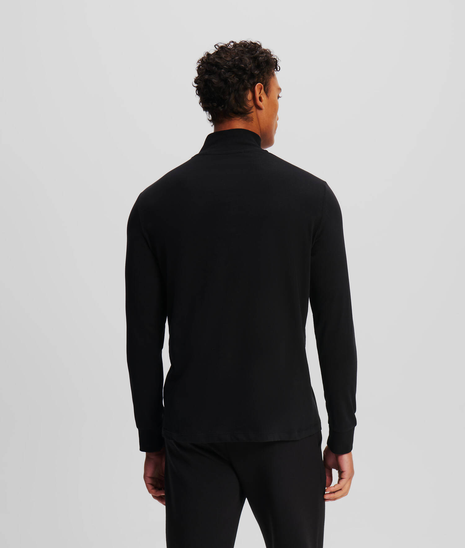 POLO À FERMETURE ZIPPÉE ET MANCHES LONGUES