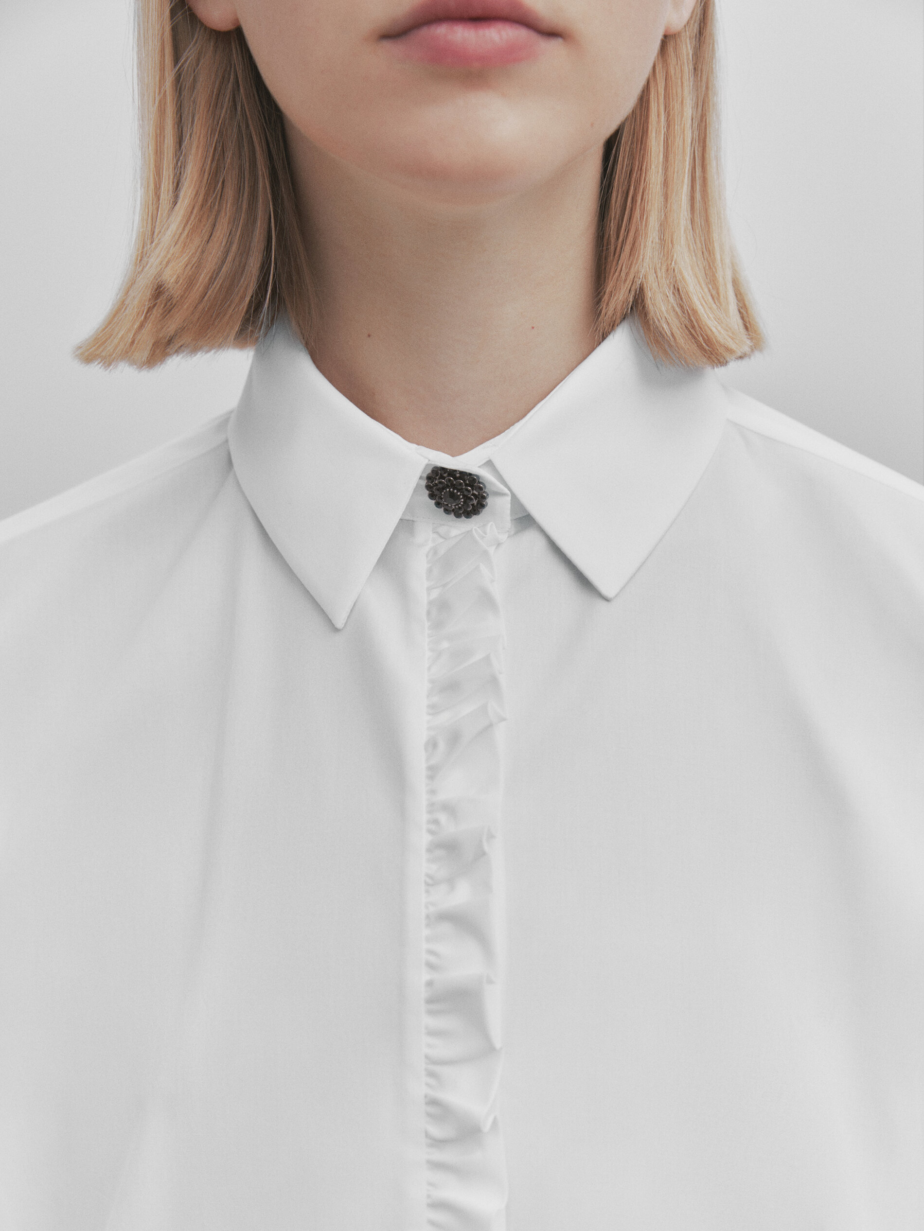 Camisa de popeline com detalhe de babado - Studio - BRANCA