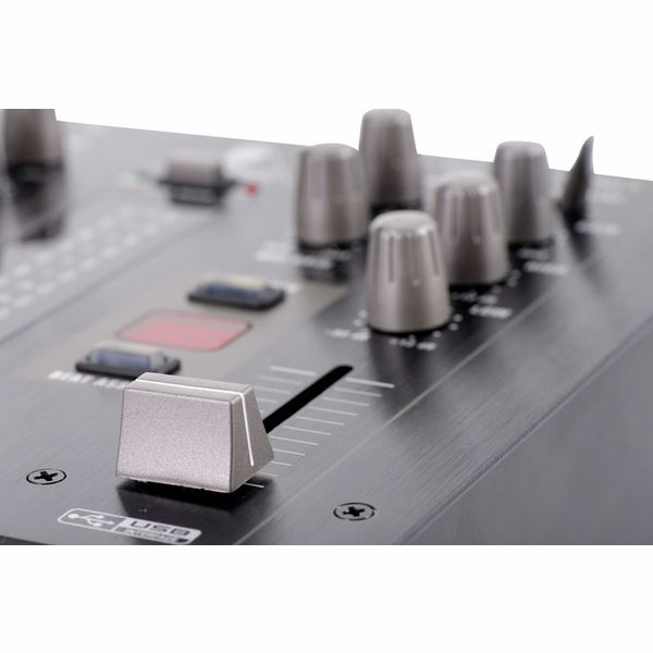 Behringer VMX100 USB Pro Mixer