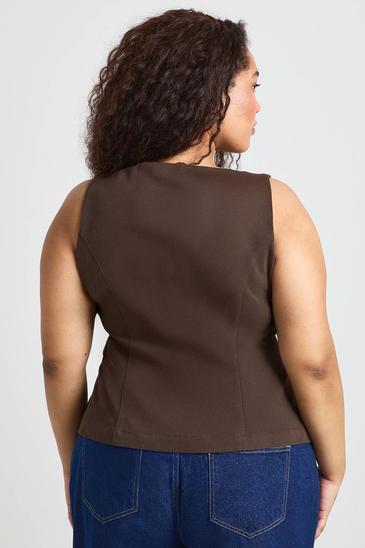 boohoo Haut Peplum Grande Taille En Sergé À Encolure Carrée