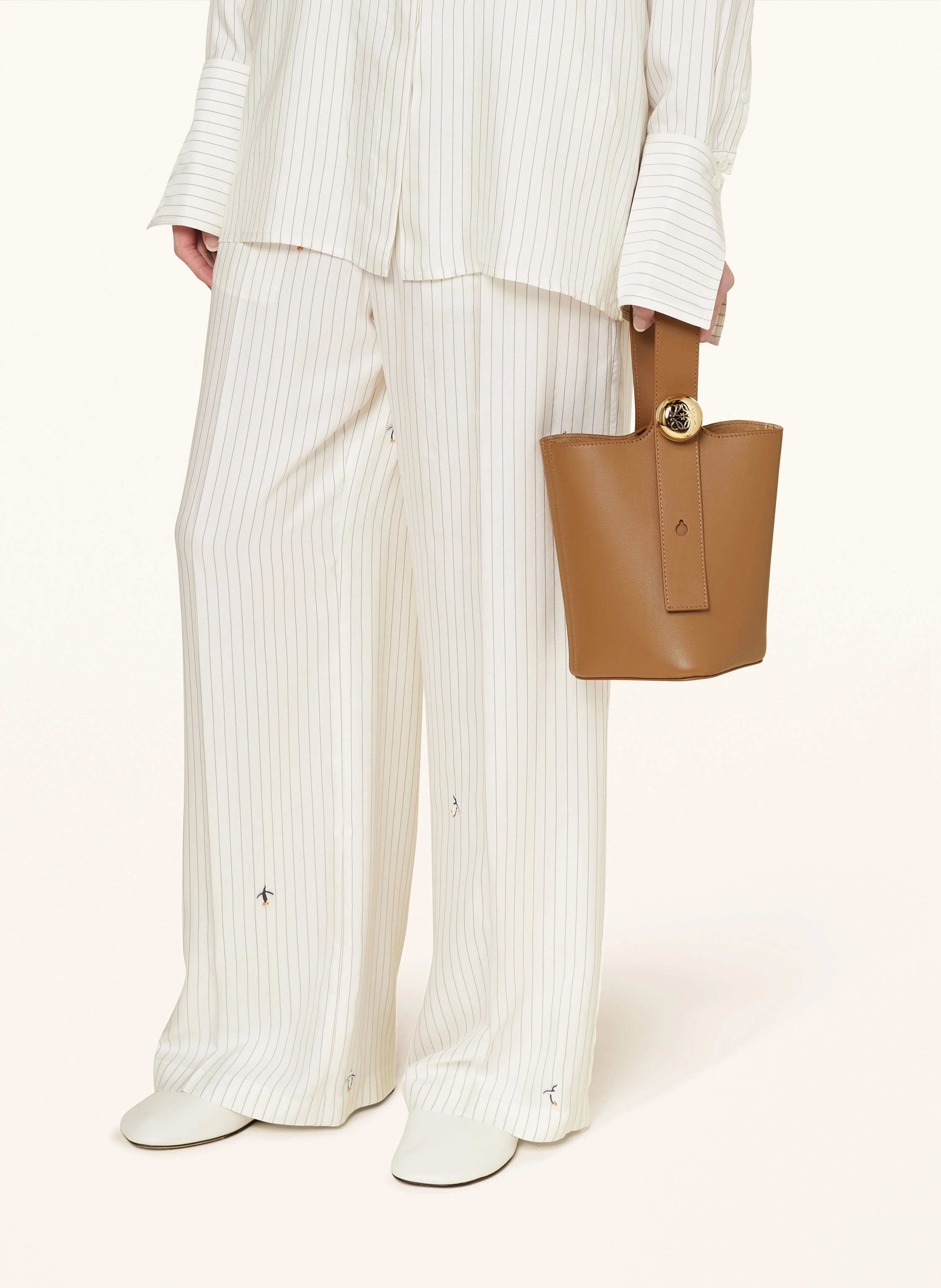 LOEWE Handtasche PEBBLE BUCKET MINI