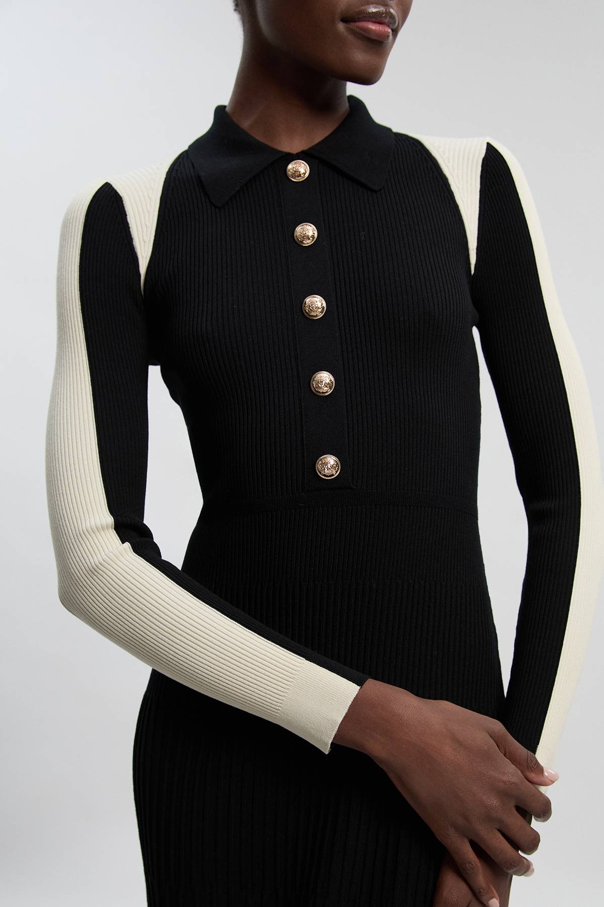 KarenMillen Robe Mi-Longue en Maille Côtelée à Blocs de Couleur Style Militaire