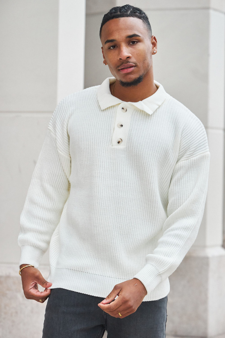 Pull large blanc en maille à col boutonné
