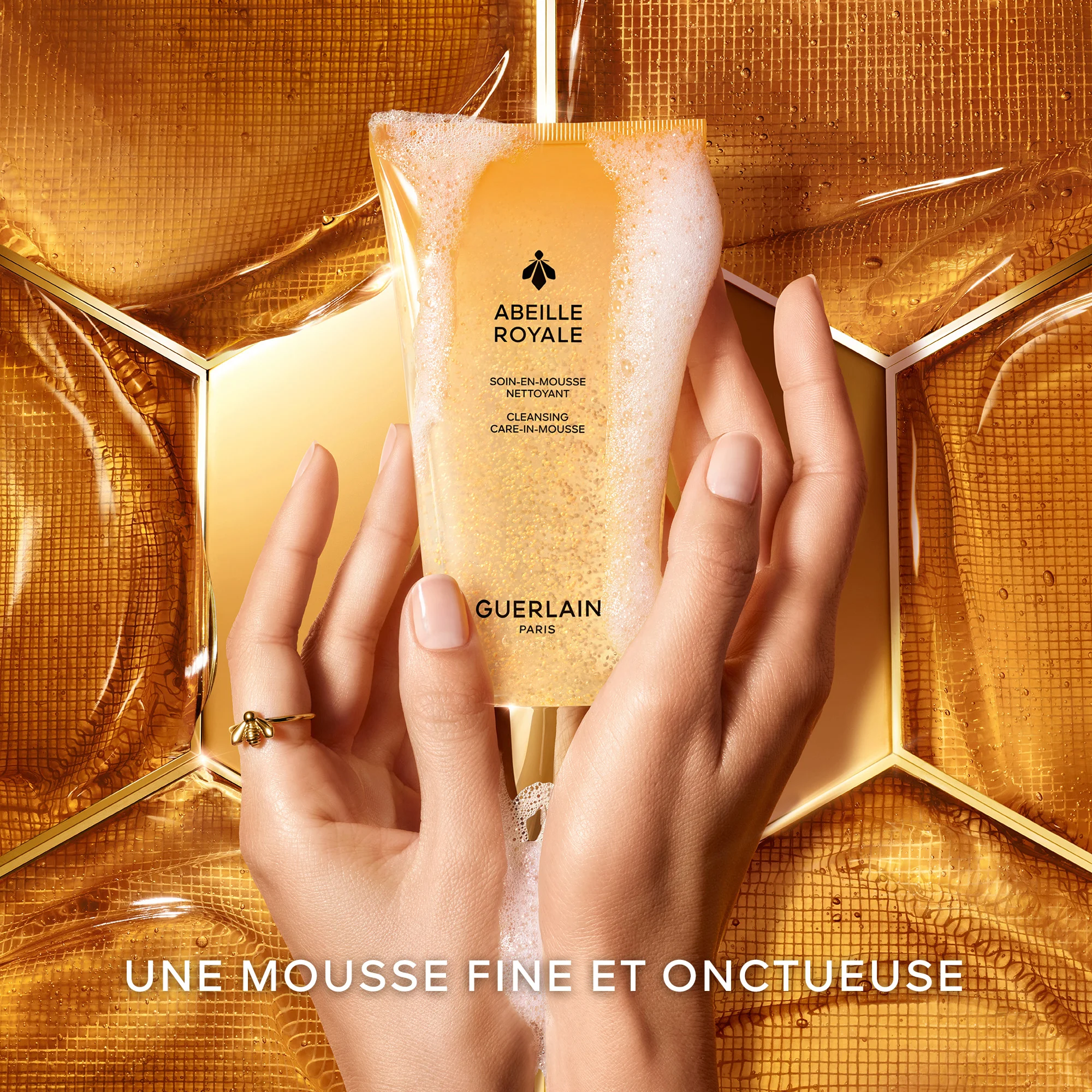 ABEILLE ROYALE SOIN-EN-MOUSSE NETTOYANT |
