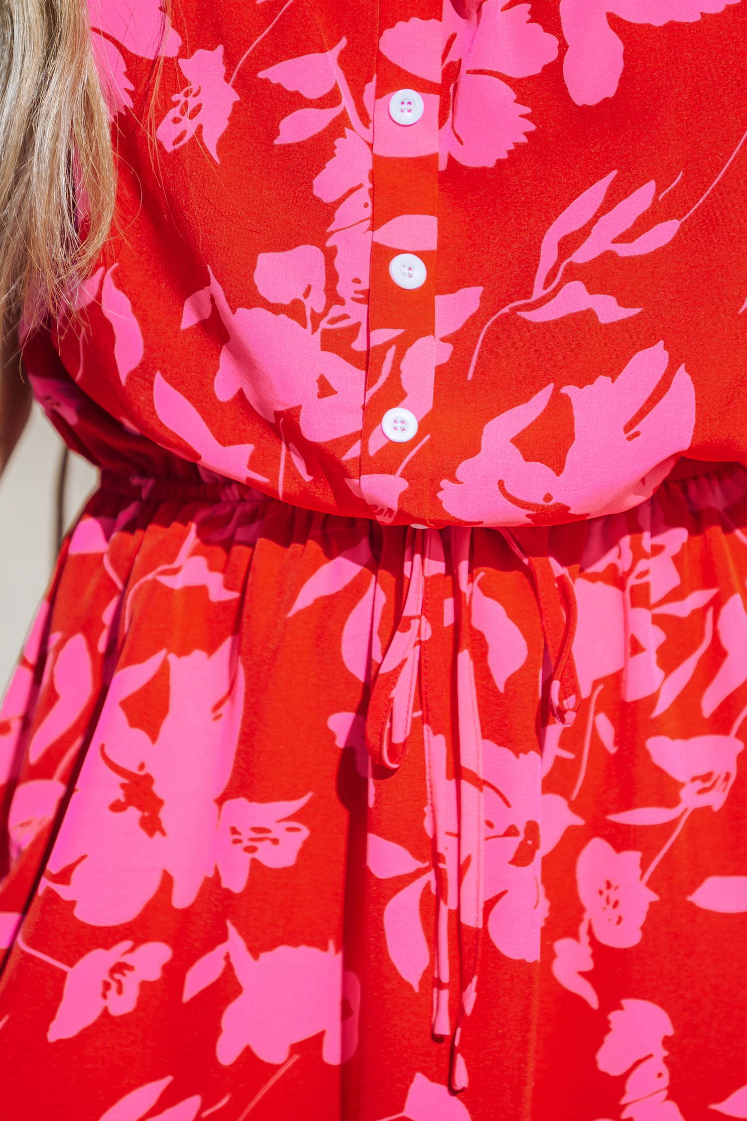 Robe mini tube avec taille à nouer à fleurs fuchsia