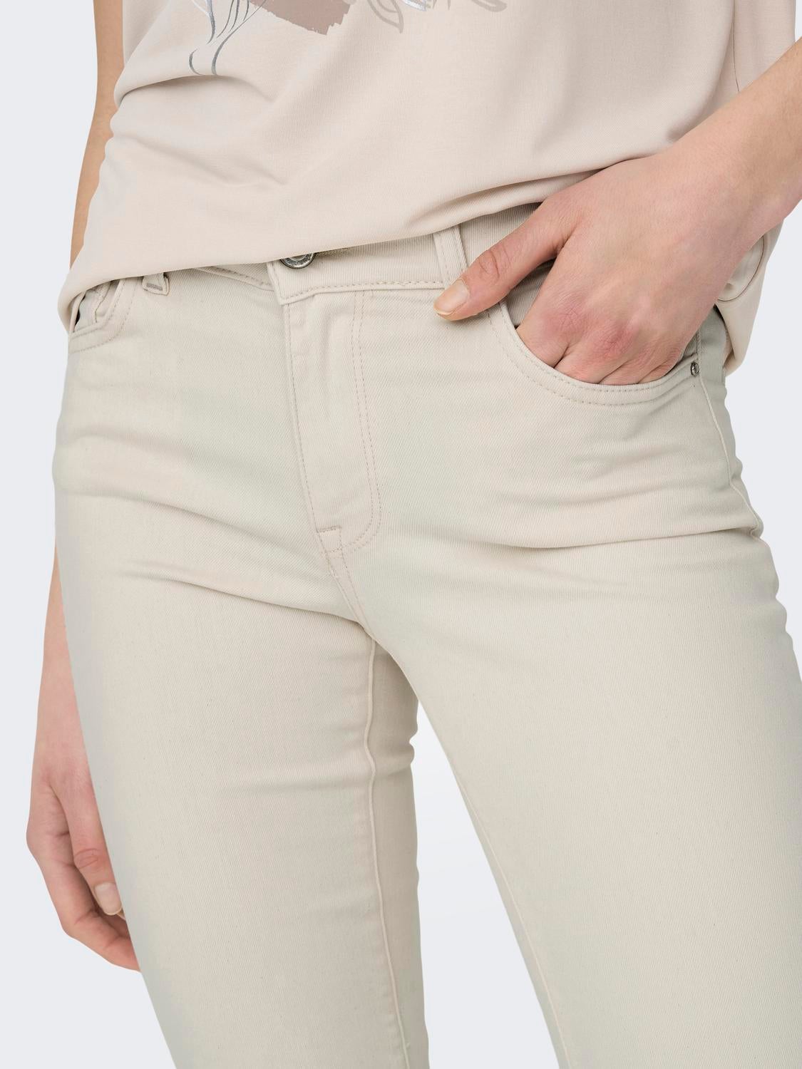 ONLALICIA Mittlere Taille Gerade geschnitten Jeans Ecru
