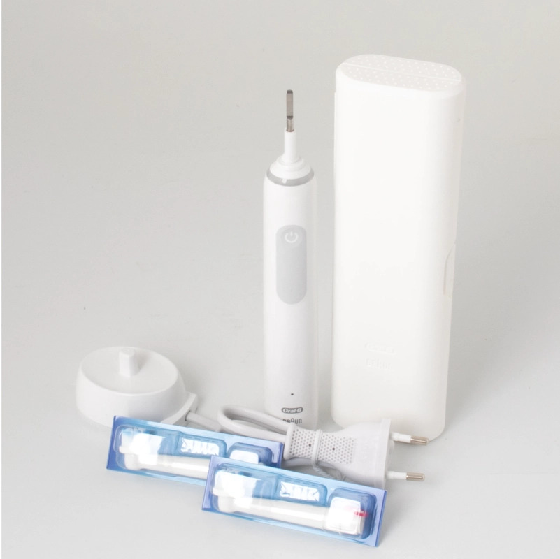 Oral-B Pro 3500 White with Travel Case