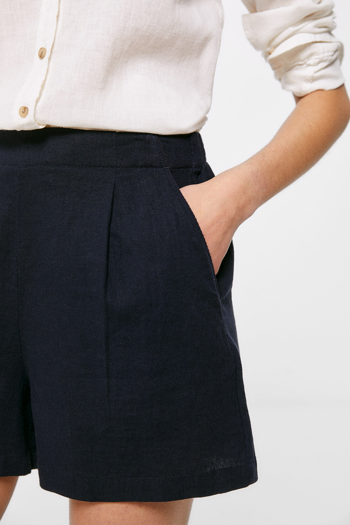 Linho viscose curto e liso - azul marinho