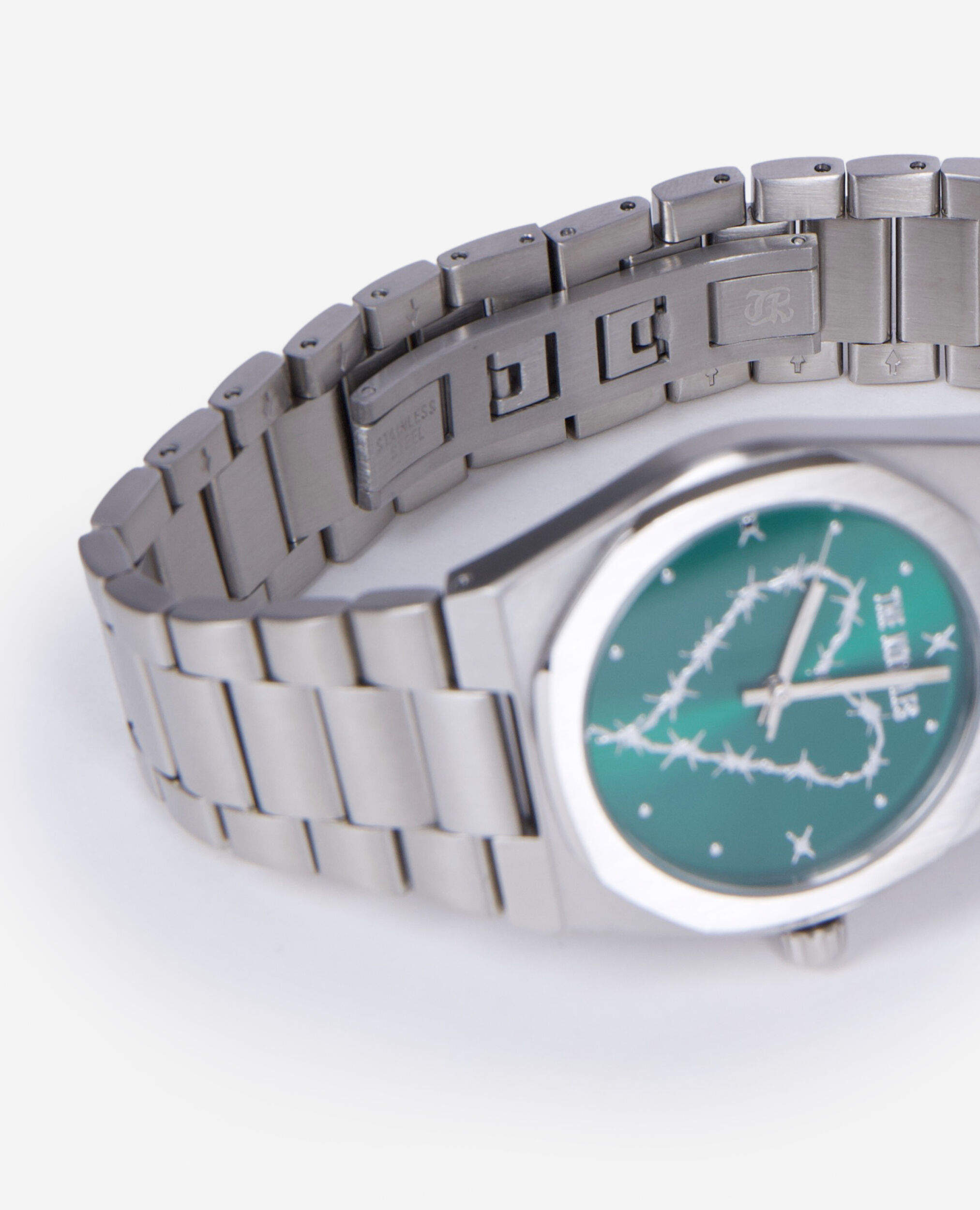 Montre avec coeur argentée cadran vert