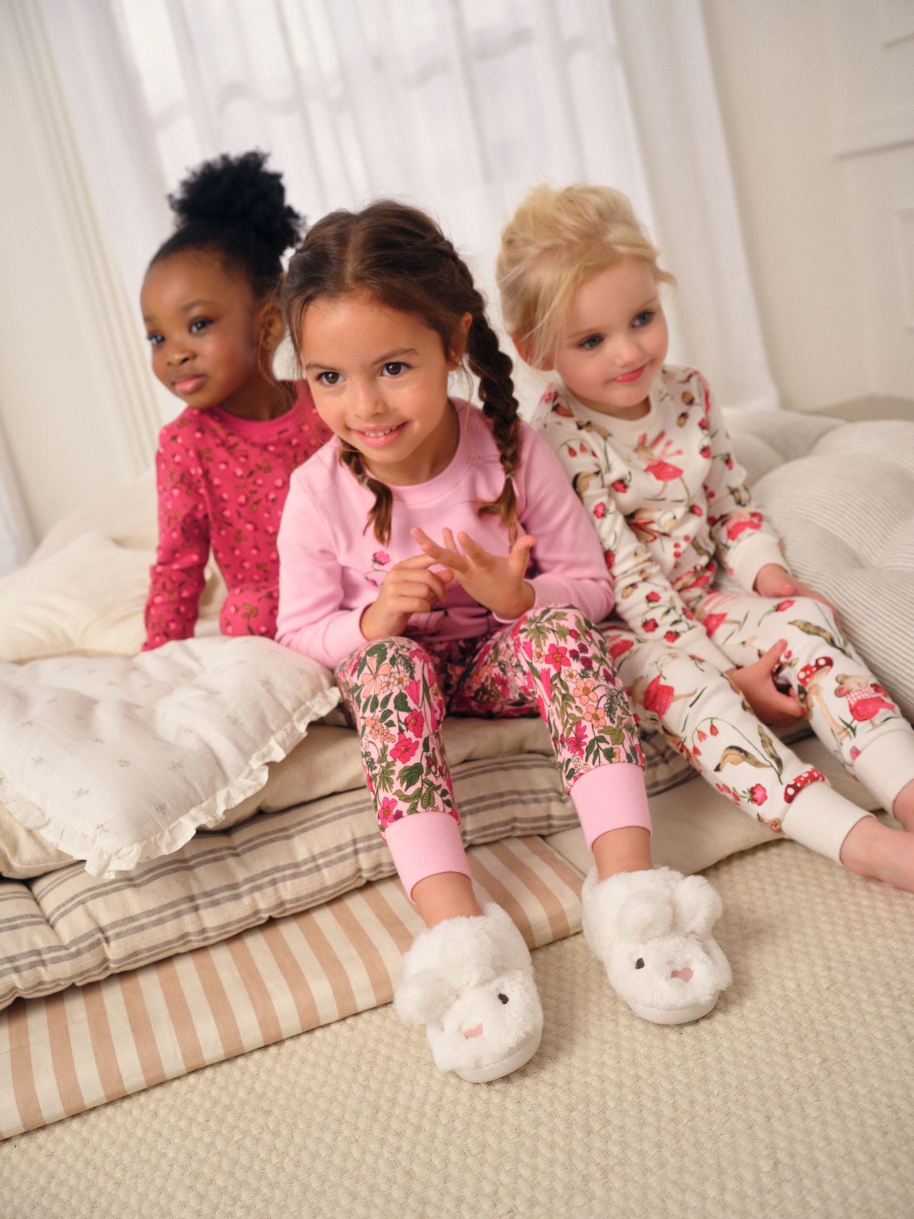 Rood/roze bloemenapplicatie - Verpakking van 3 knusse pyjama's (9 mnd-9 jr)