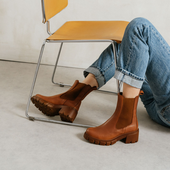 Bottines à talons et semelles crantées  en cuir cognac