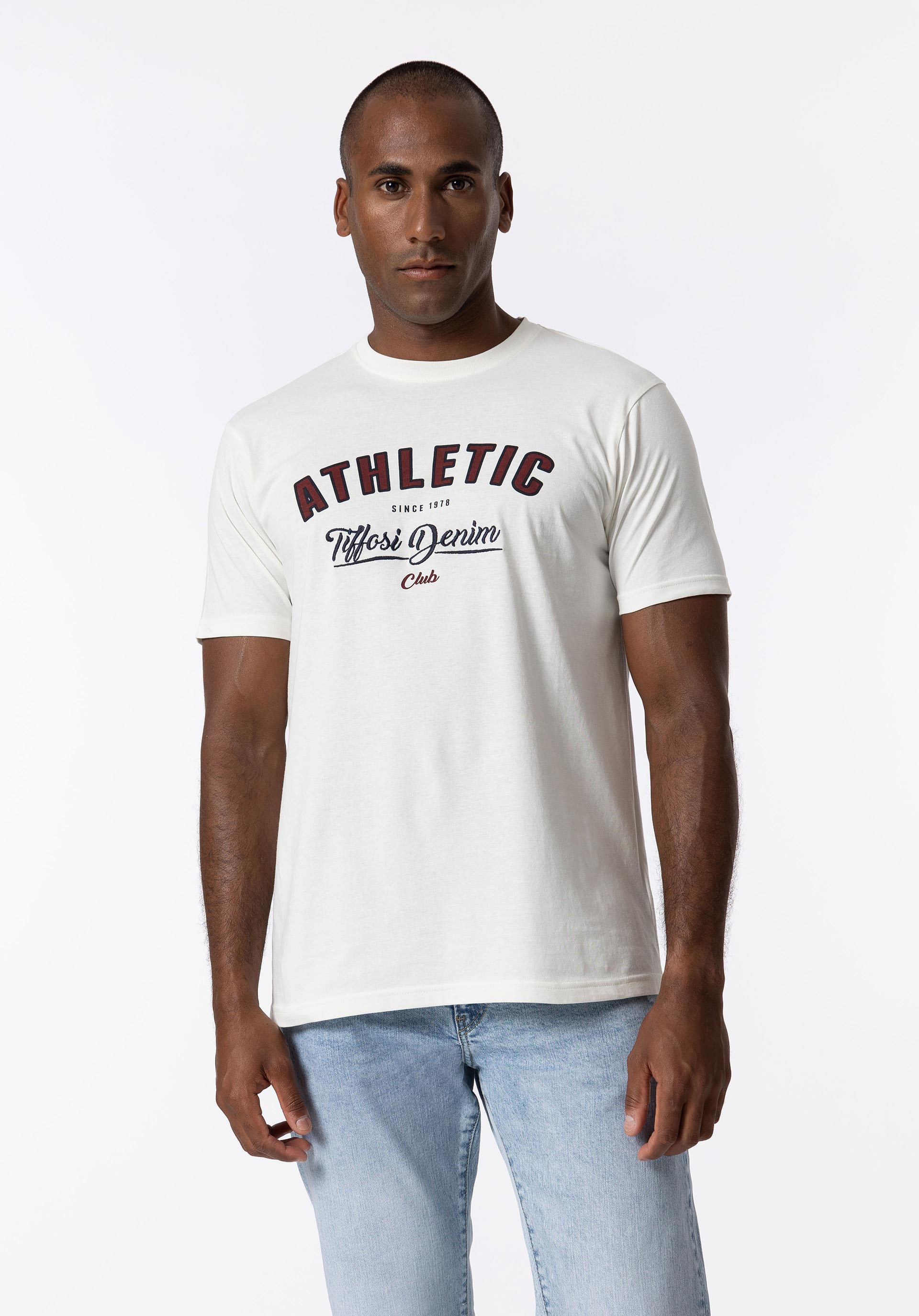 T-shirt com Estampado e Bordado Frontal