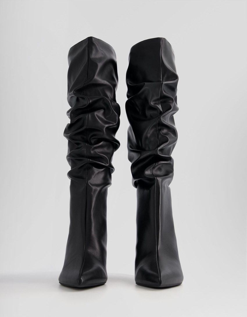 Botas de salto agulha folgadas