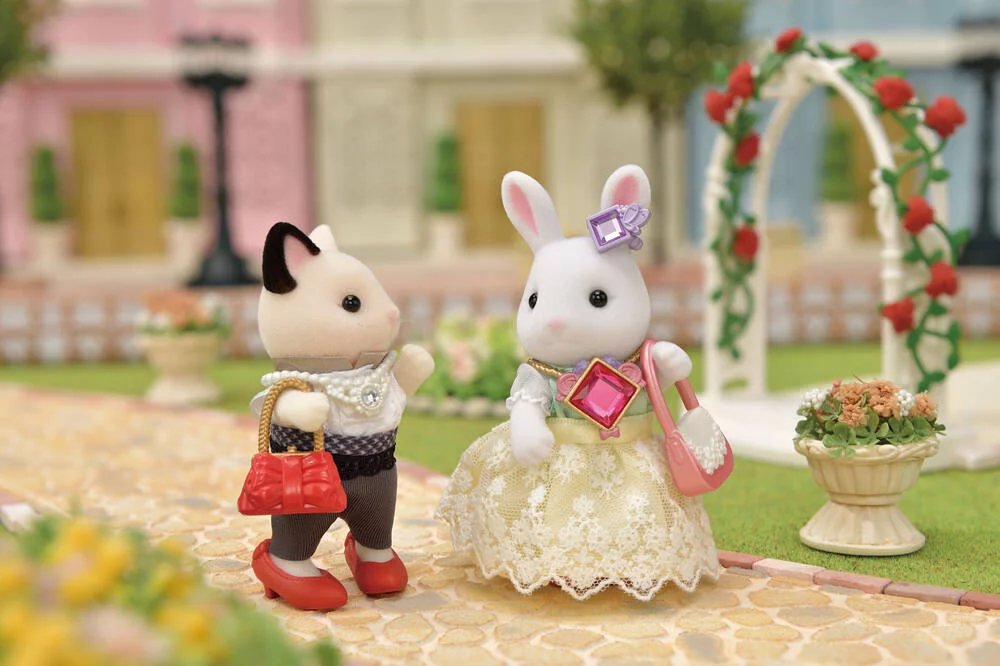 LA VALISETTE DE MODE ET GRANDE SŒUR LAPIN NEIGE - SYLVANIAN PERSONNAGES ET TENUES