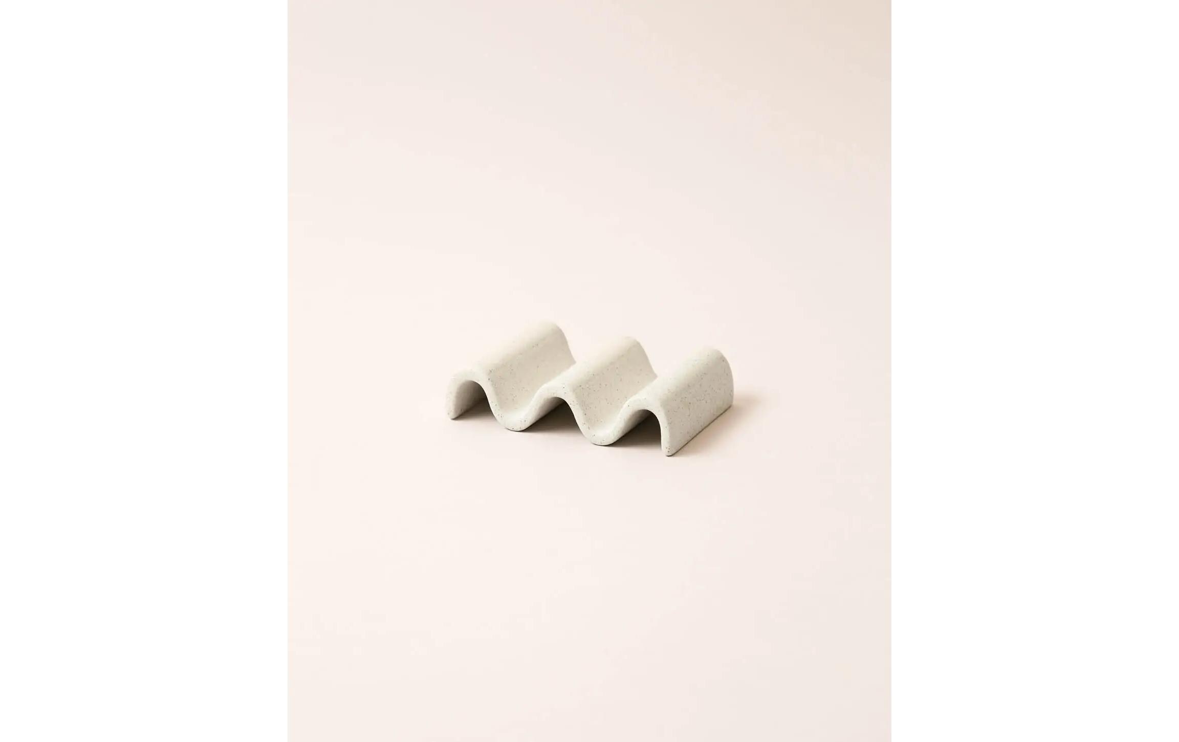 Keramik Seifenhalter 8 cm x 11.5 cm x 3 cmKeramischer Seifenhalter in Wellenform