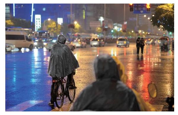 Poncho de pluie noir avec capuche - Imperméable taille universelle
