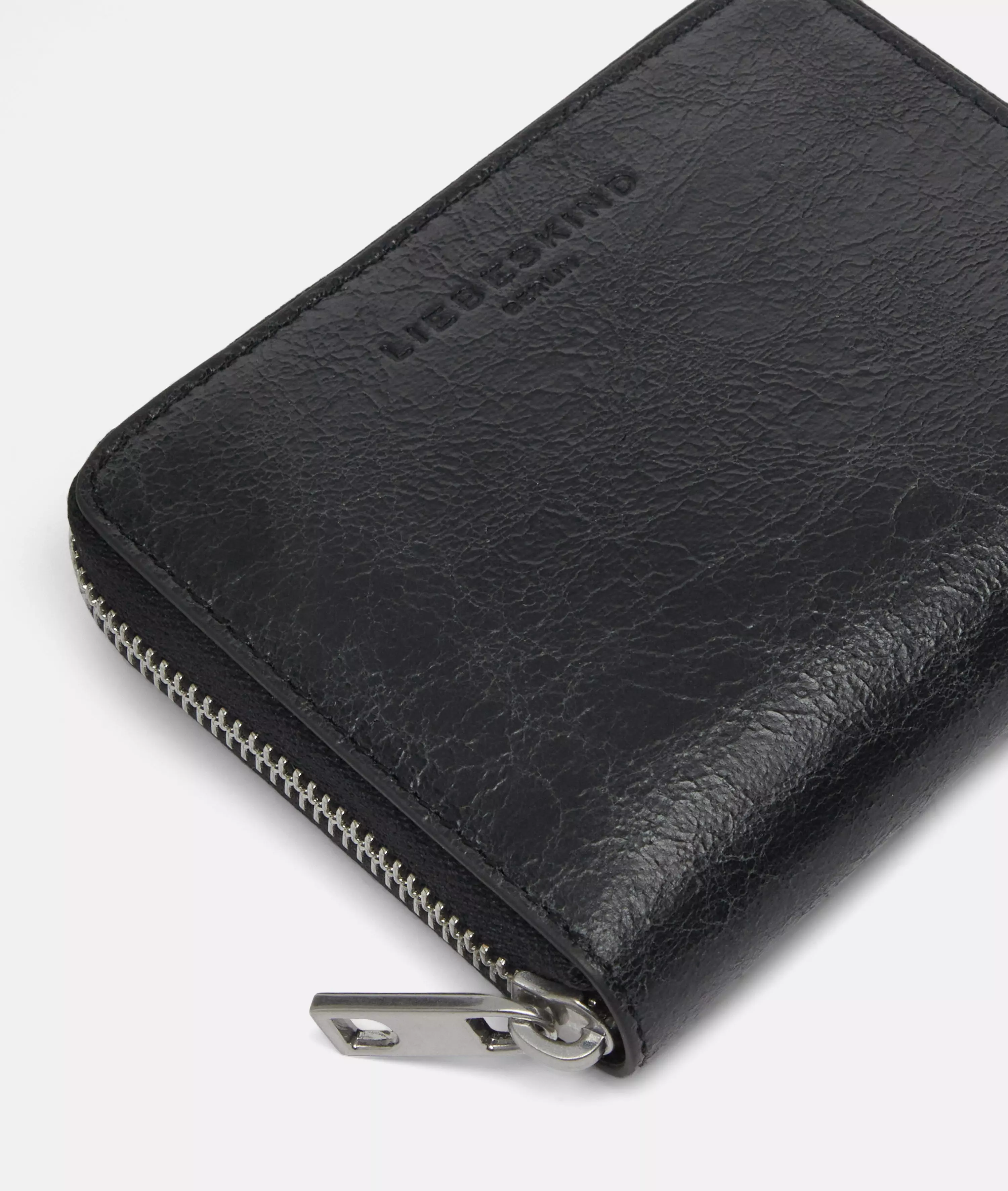 Wallet Spacious wallet with crinkle effect