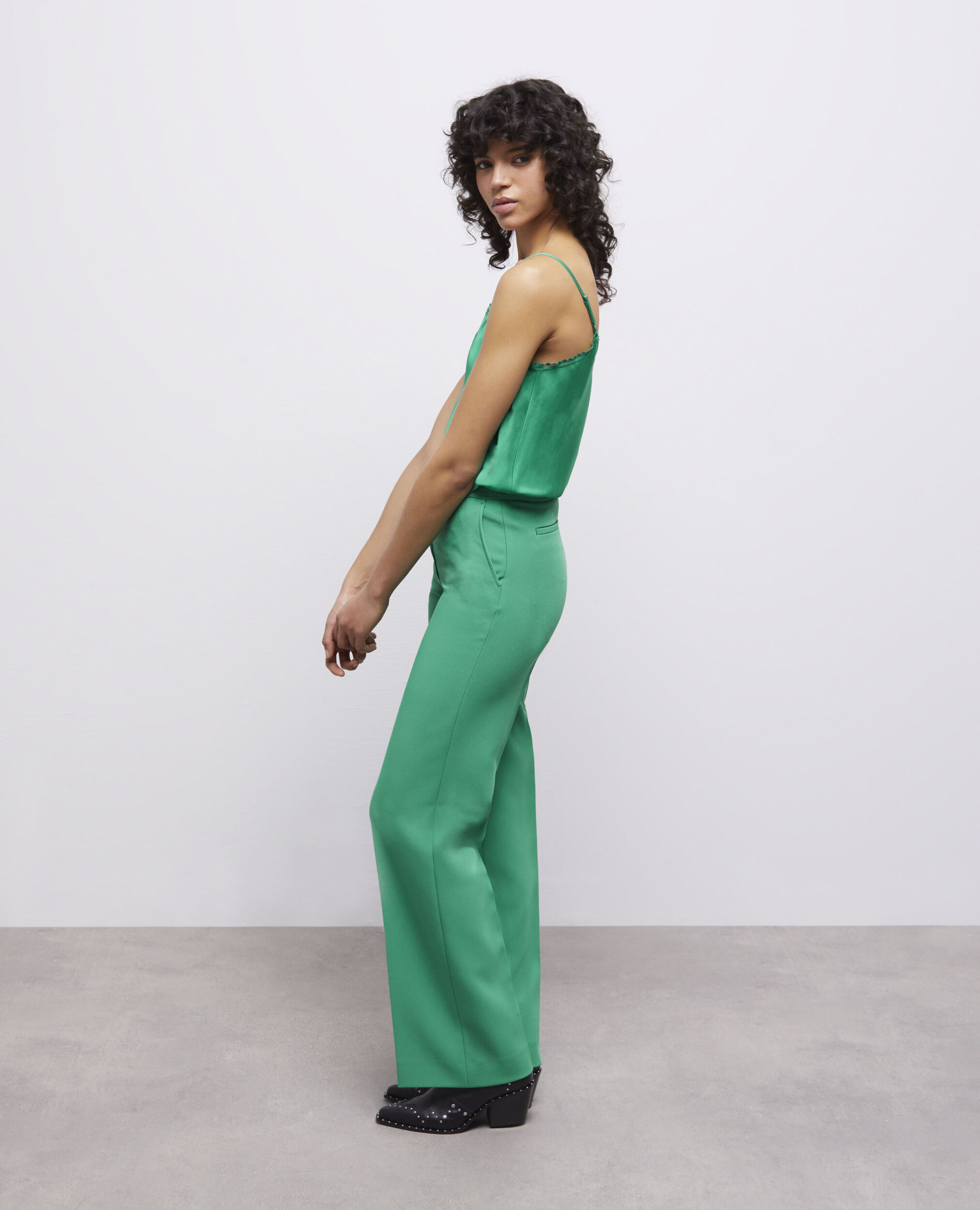 Pantalon tailleur vert en crêpe