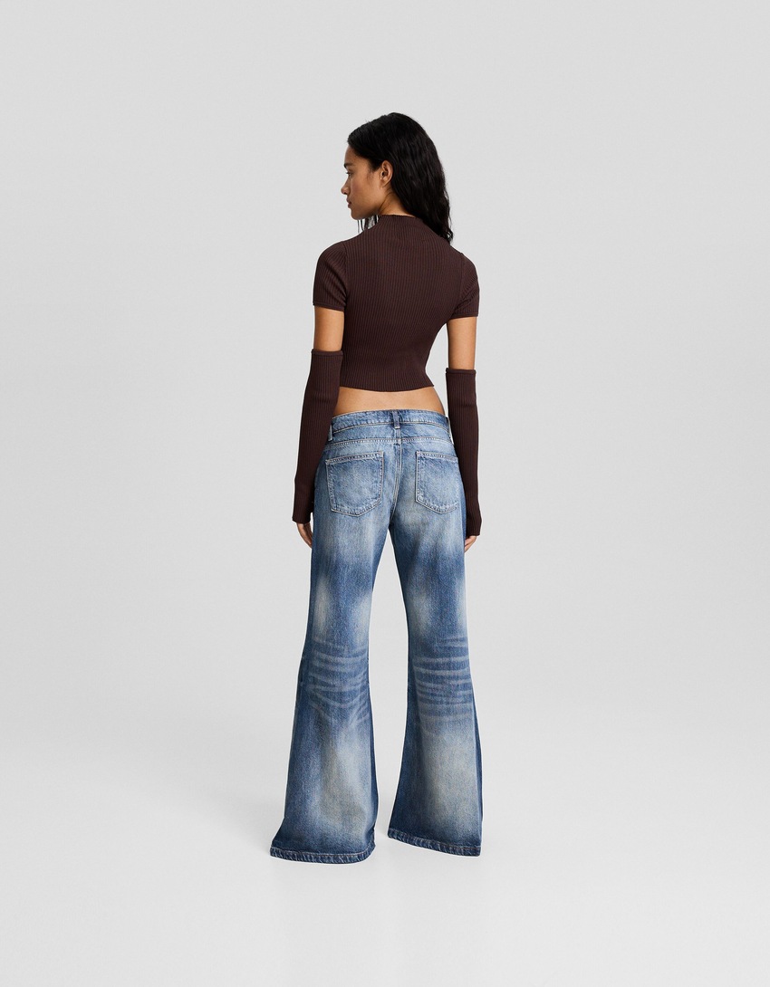 Calça jeans flare de cintura baixa dos anos 90