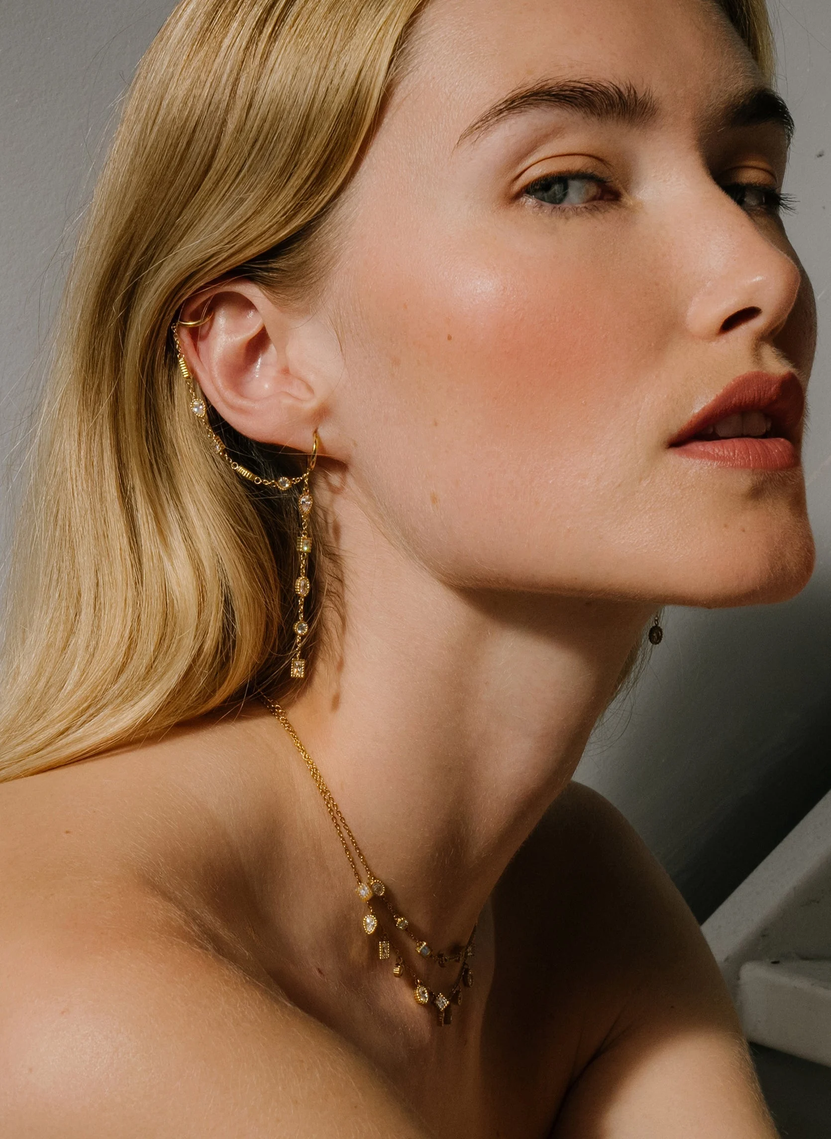 ASHA ÉTOILÉE - Boucle d'oreille pendante asha étoilée | Blanc
