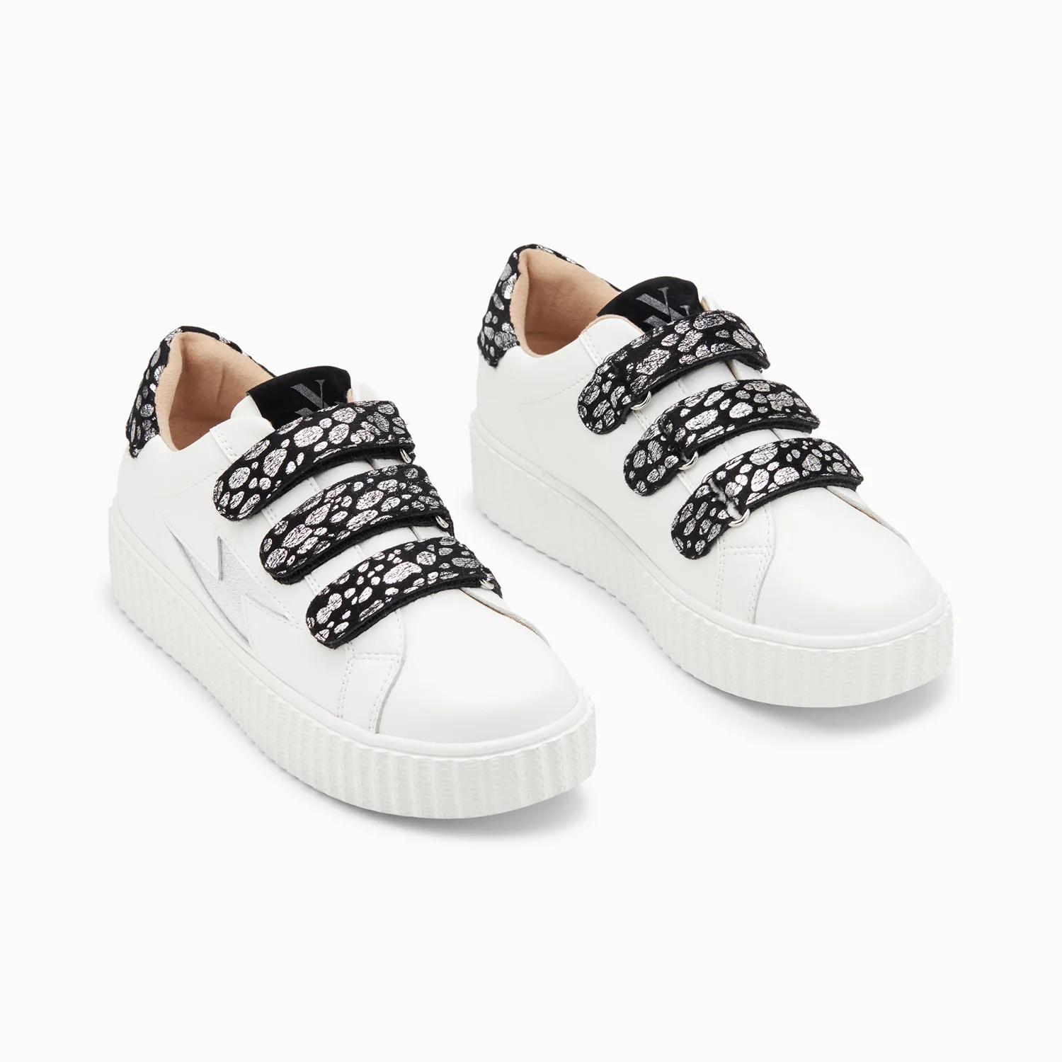 Sneakers-Baskets éclair Daisy blanc et argent à scratchs léopard