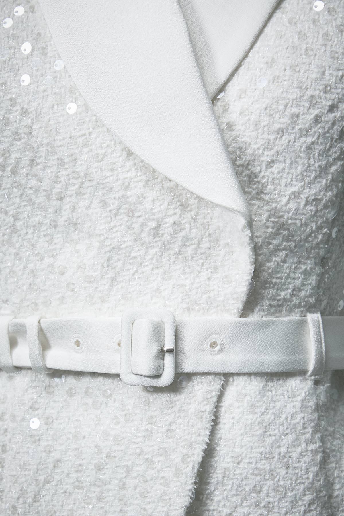 Coast Veste Ajustée Lisa Tan en Bouclé à Sequins Avec Ceinture
