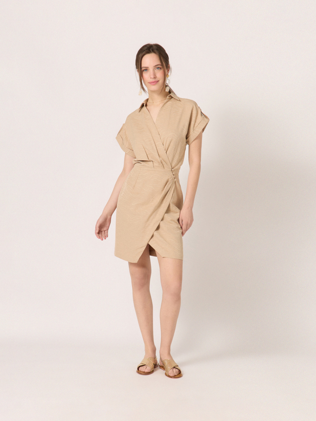 Robe courte manches courtes