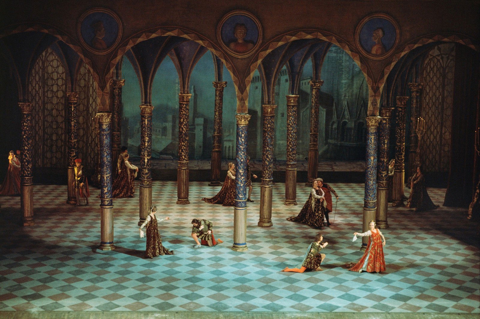 Boris Godunow, Bolschoi-Theater, Moskau, 1976 by Robert Lebeck - Limited Edition. Edition of: 100. Signed.