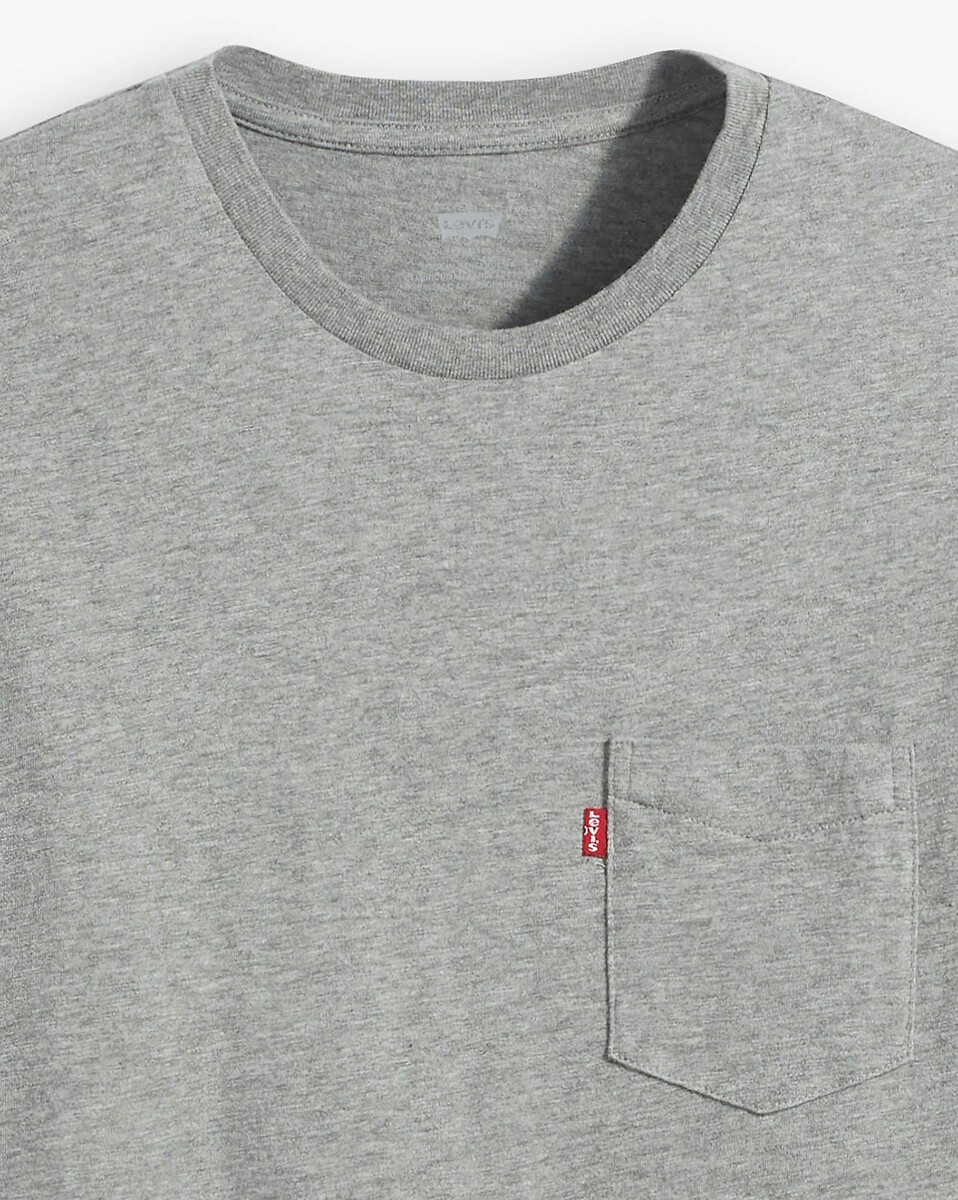 Camiseta LEVI'S com gola redonda e mangas curtas.