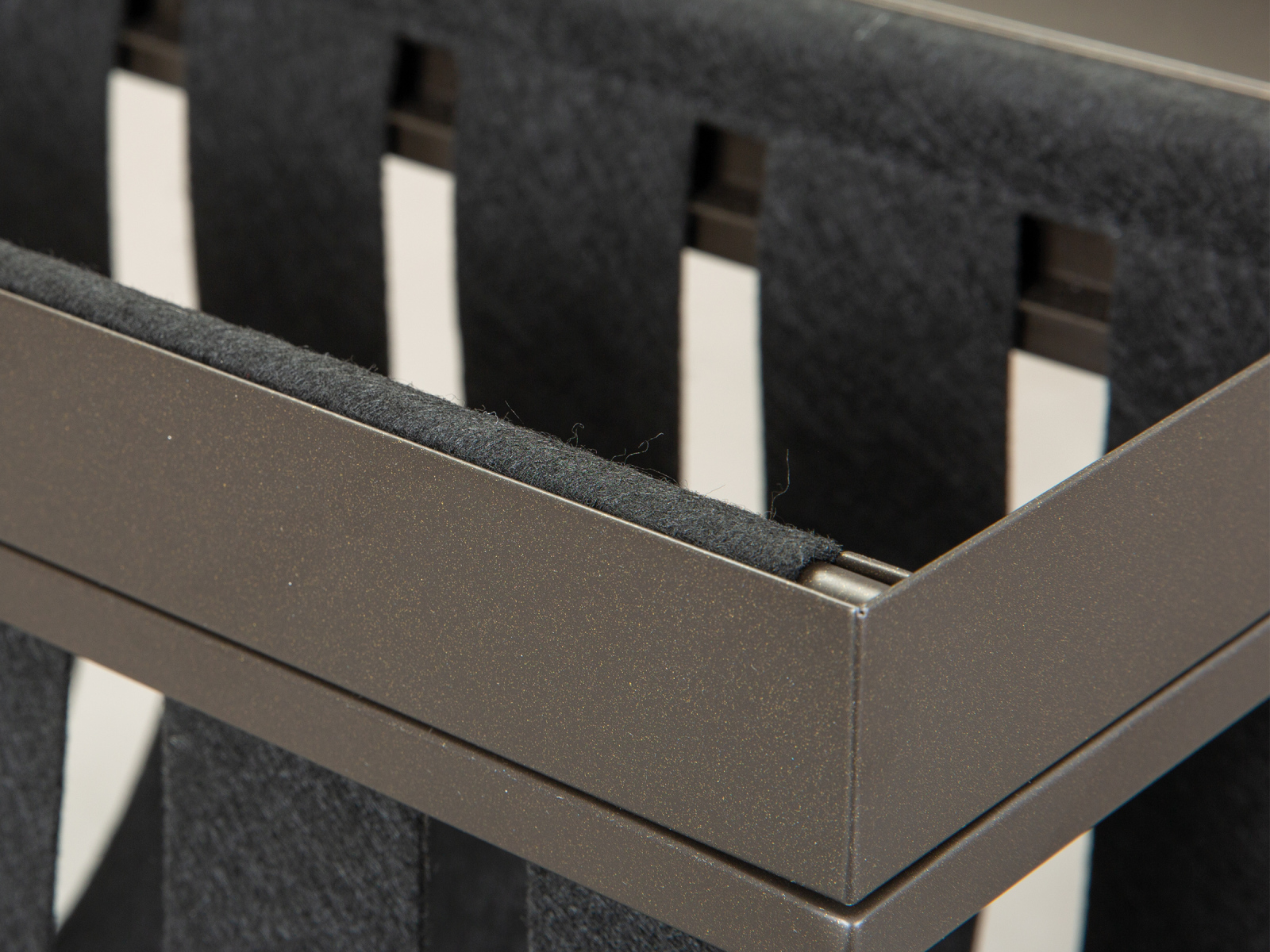 Beistelltisch CLUB NY MAGAZIN - anthrazit - Metall