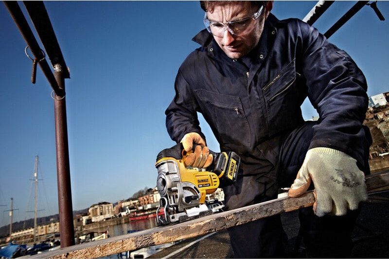 DeWALT DCS331N Accu Decoupeerzaag 18V XR - Losse Body (geleverd zonder accu en lader)