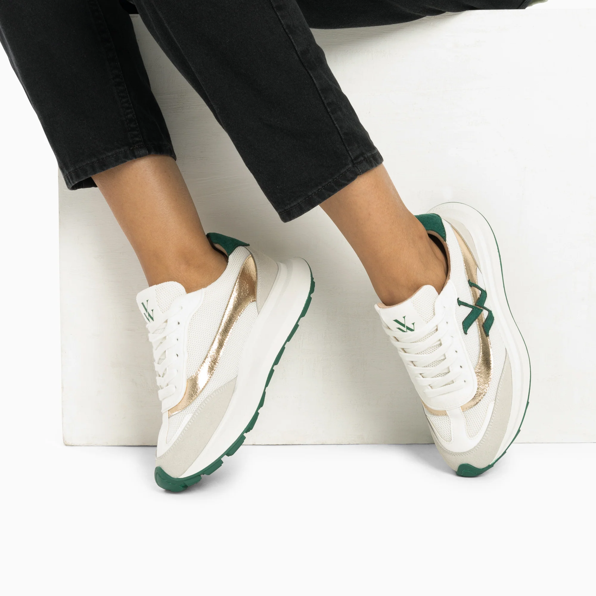 Sneakers-Baskets monogramme Lana vert et or à semelle oversize
