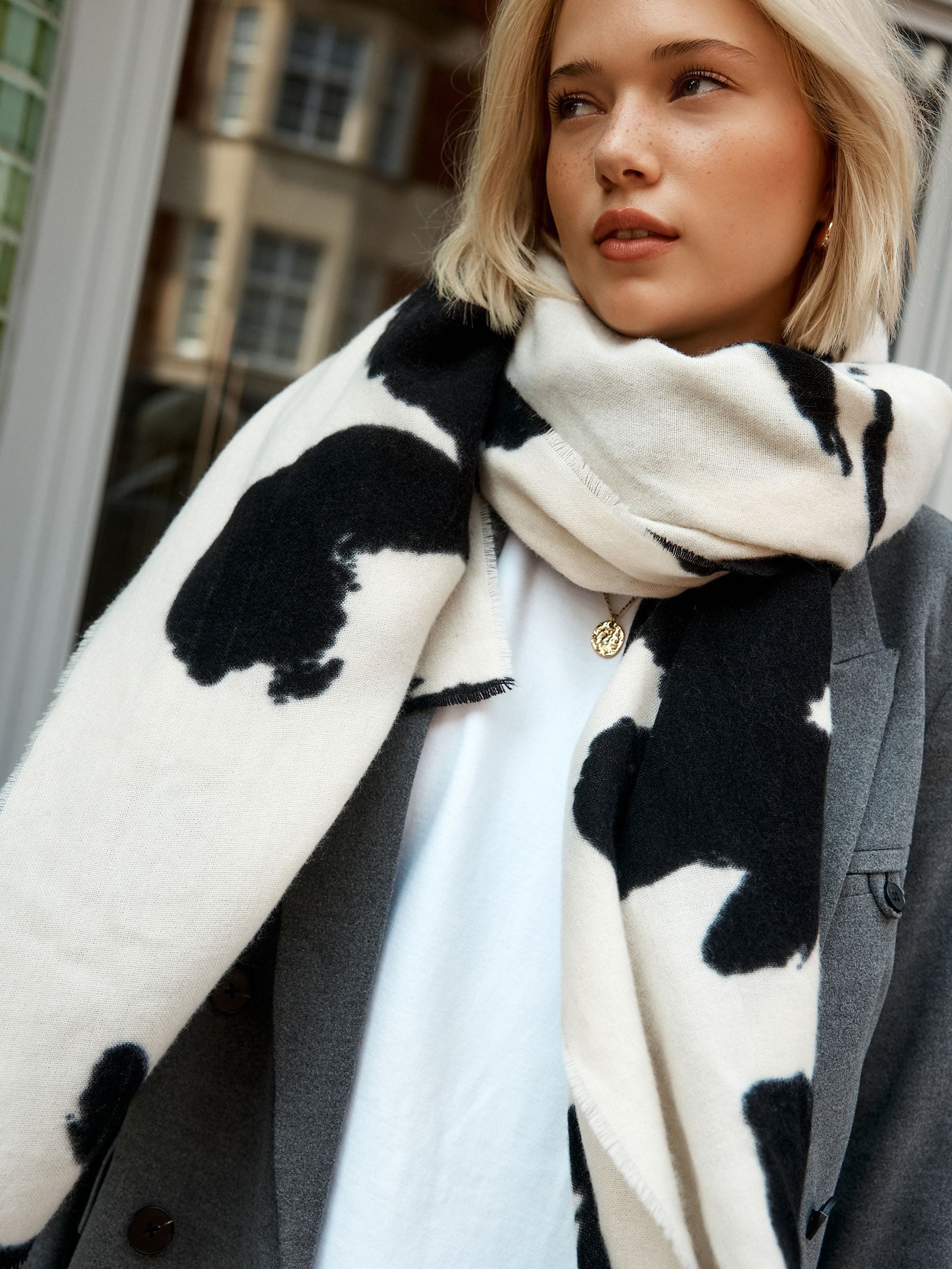 Zwart-wit met bloemenprint - Print Midweight Scarf
