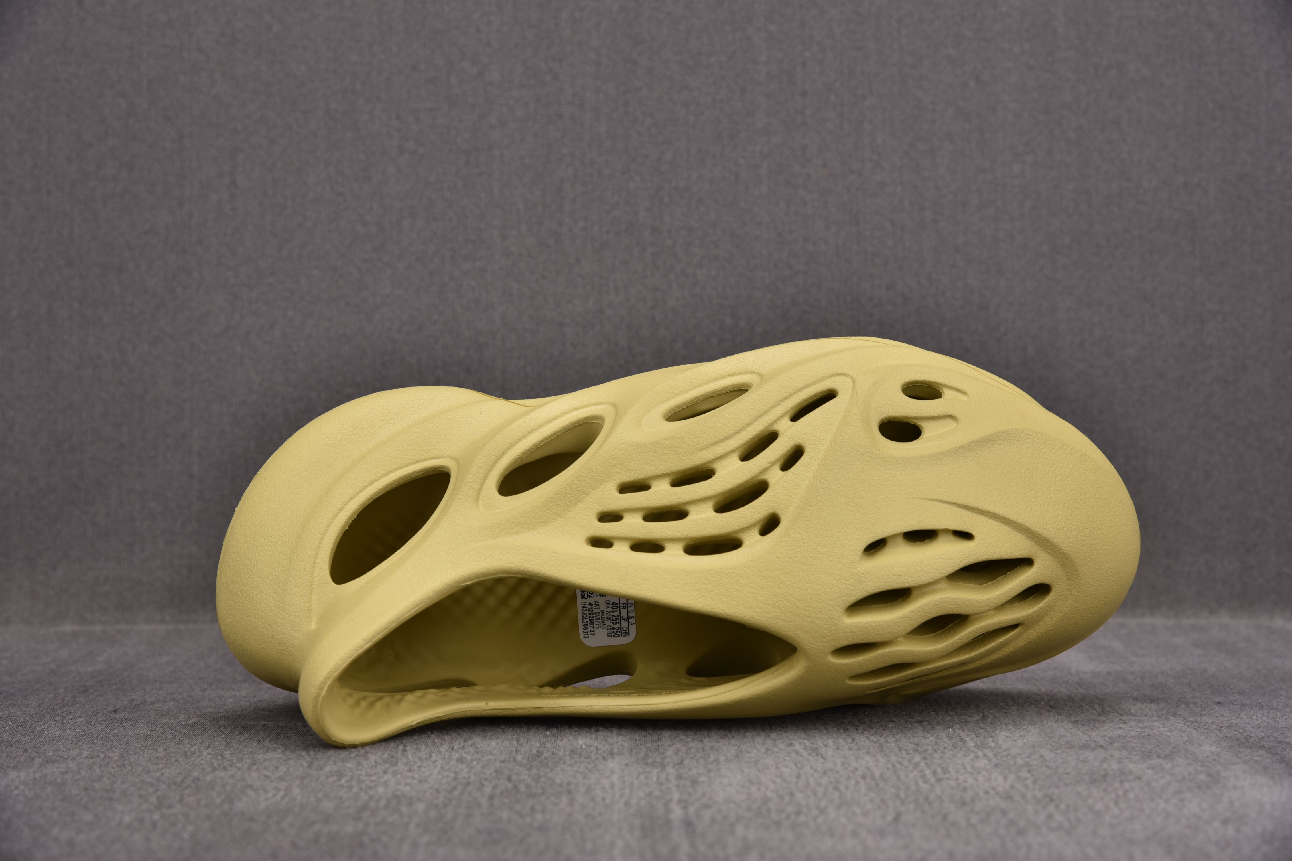 adidas Yeezy Foam RNNR Sulfur
