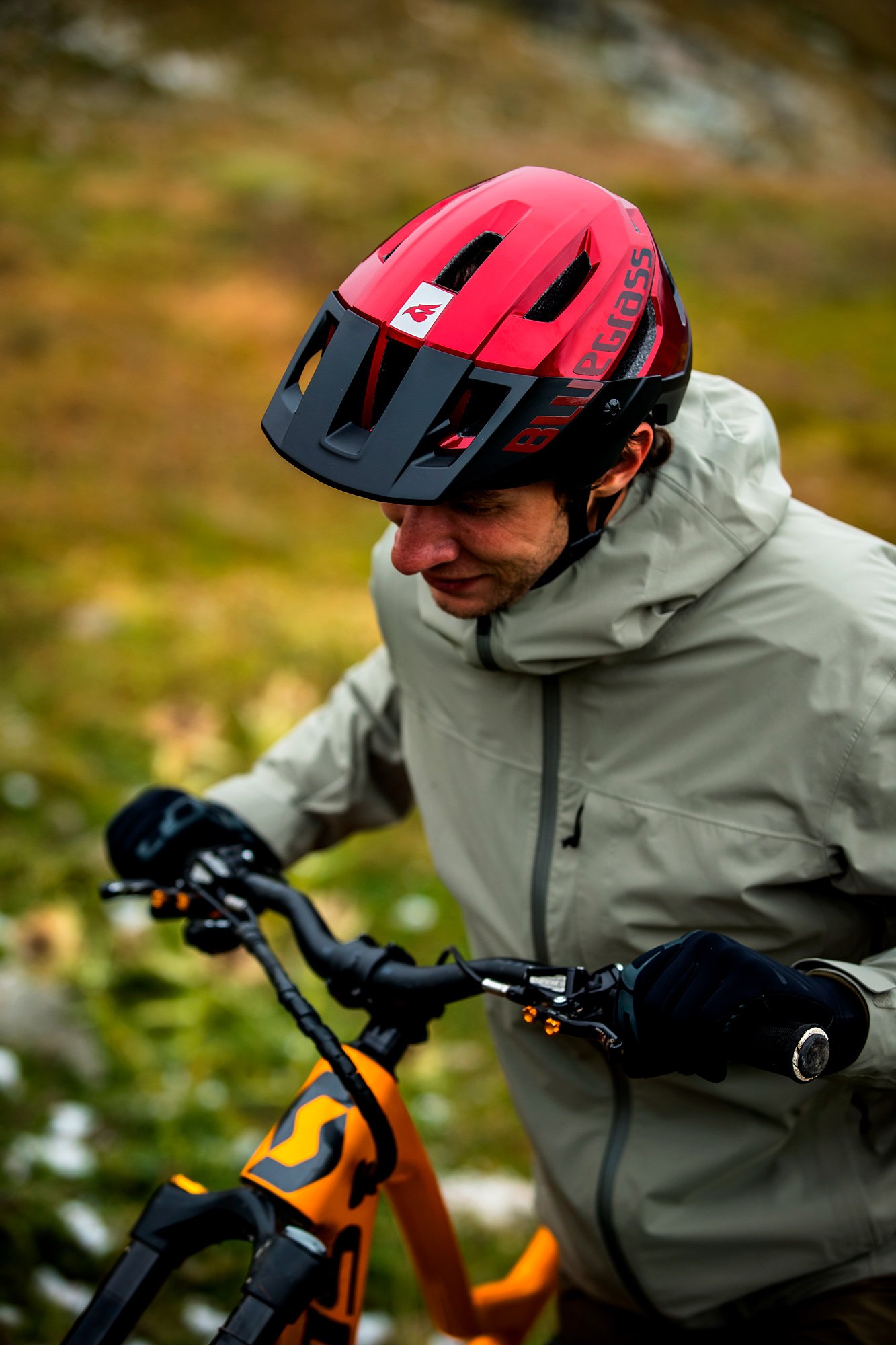 Bluegrass Rogue Core MTB Hjelm m. MIPS Sort / Rød