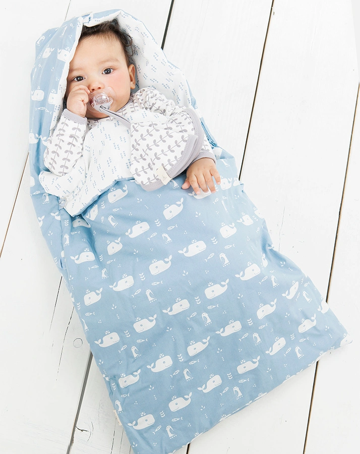 Fußsack WHALE (40x80) für Babyschale in hellblau