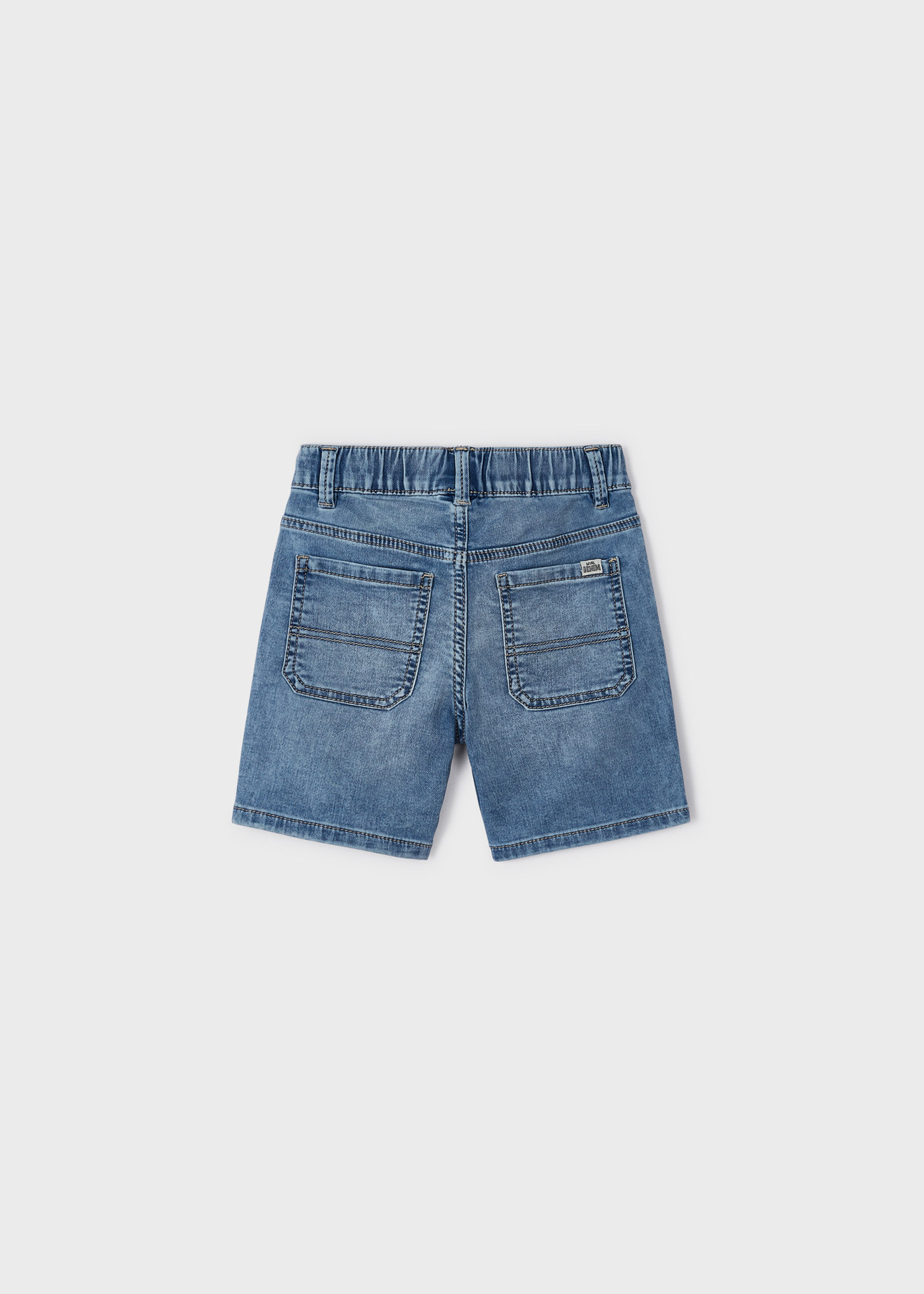 Bermuda jeans feita com algodão sustentável para meninos