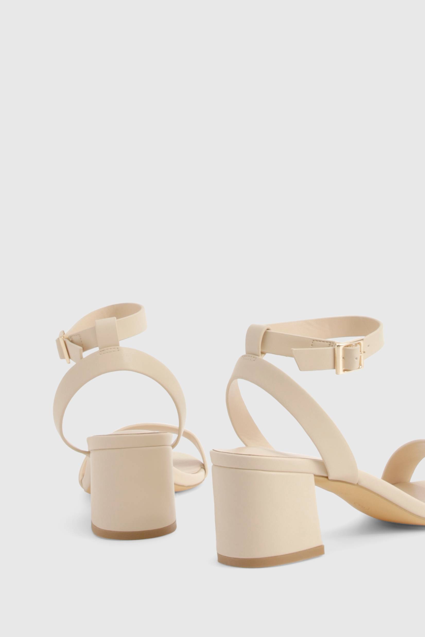 boohoo Sandales ouvertes à petit talon carré