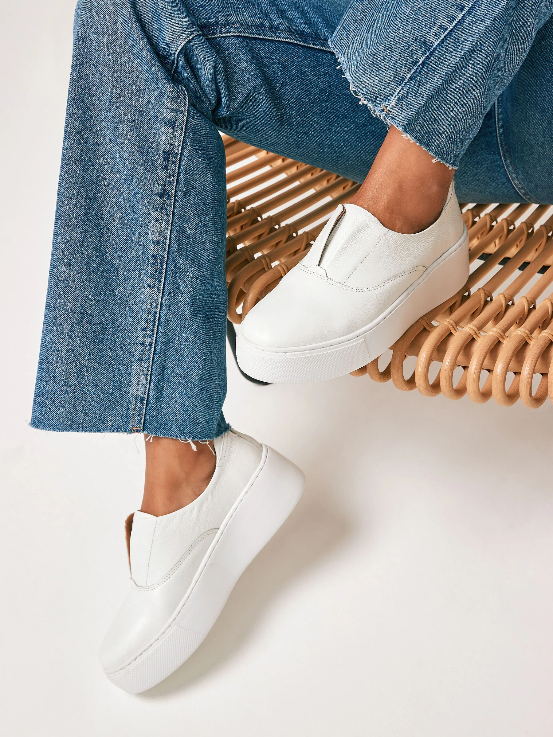 Wit - Signature leren sneakers met dikke plateauzolen en sleehak