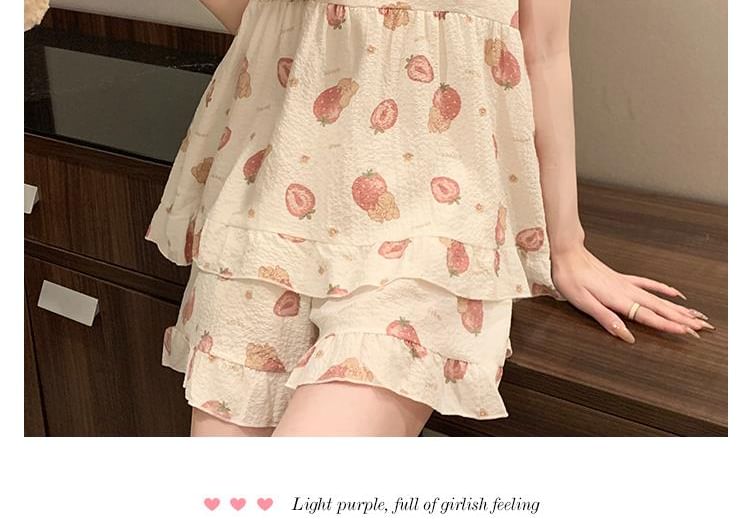 Dazzli - Pyjamaset: Top met gebloemde ruches en camisole + shorts