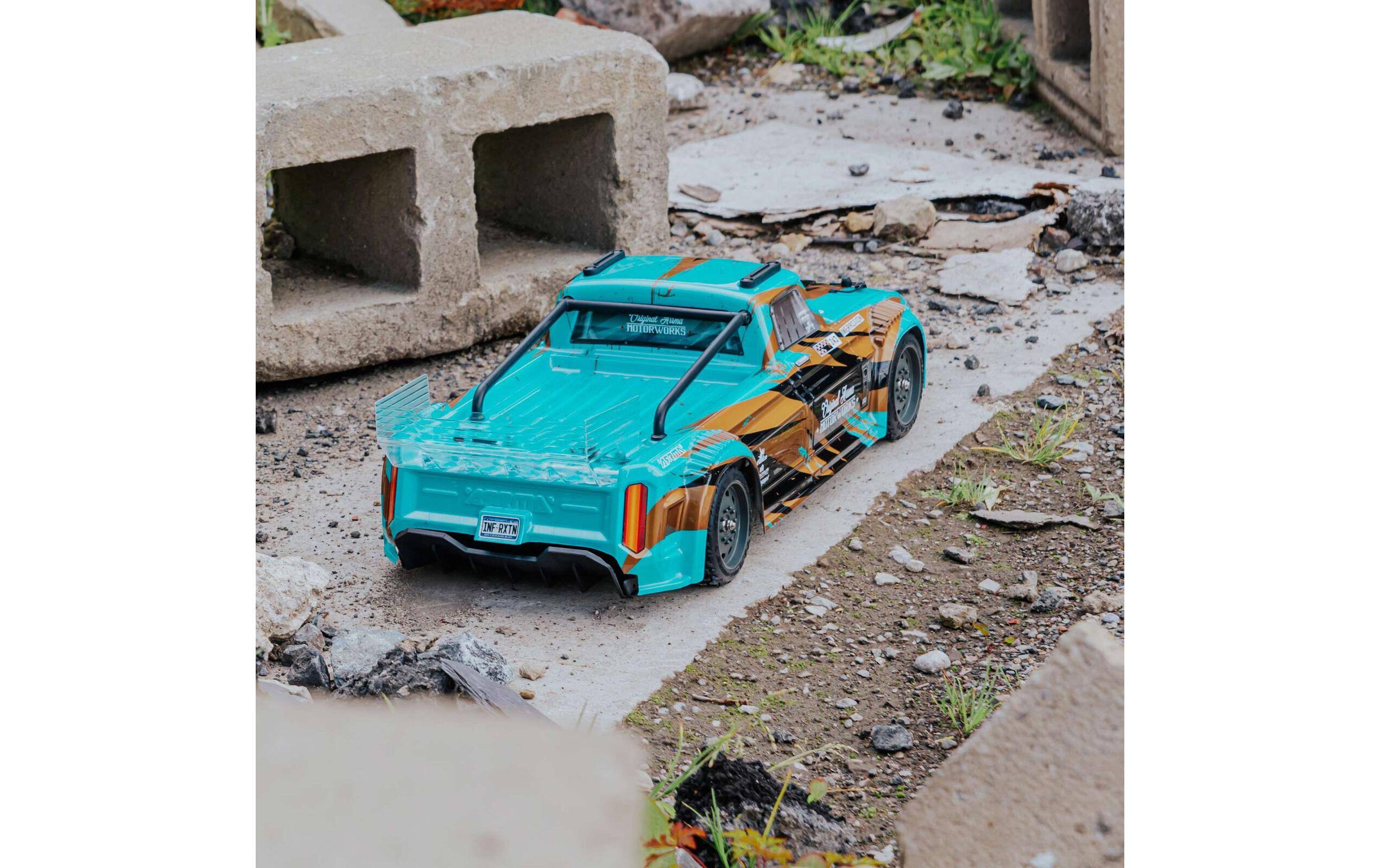 Infraction 4x4 Mega, Türkis/Bronze 1:8, RTR<br>Street Bash Resto-Mod Truck im Massstab 1:8