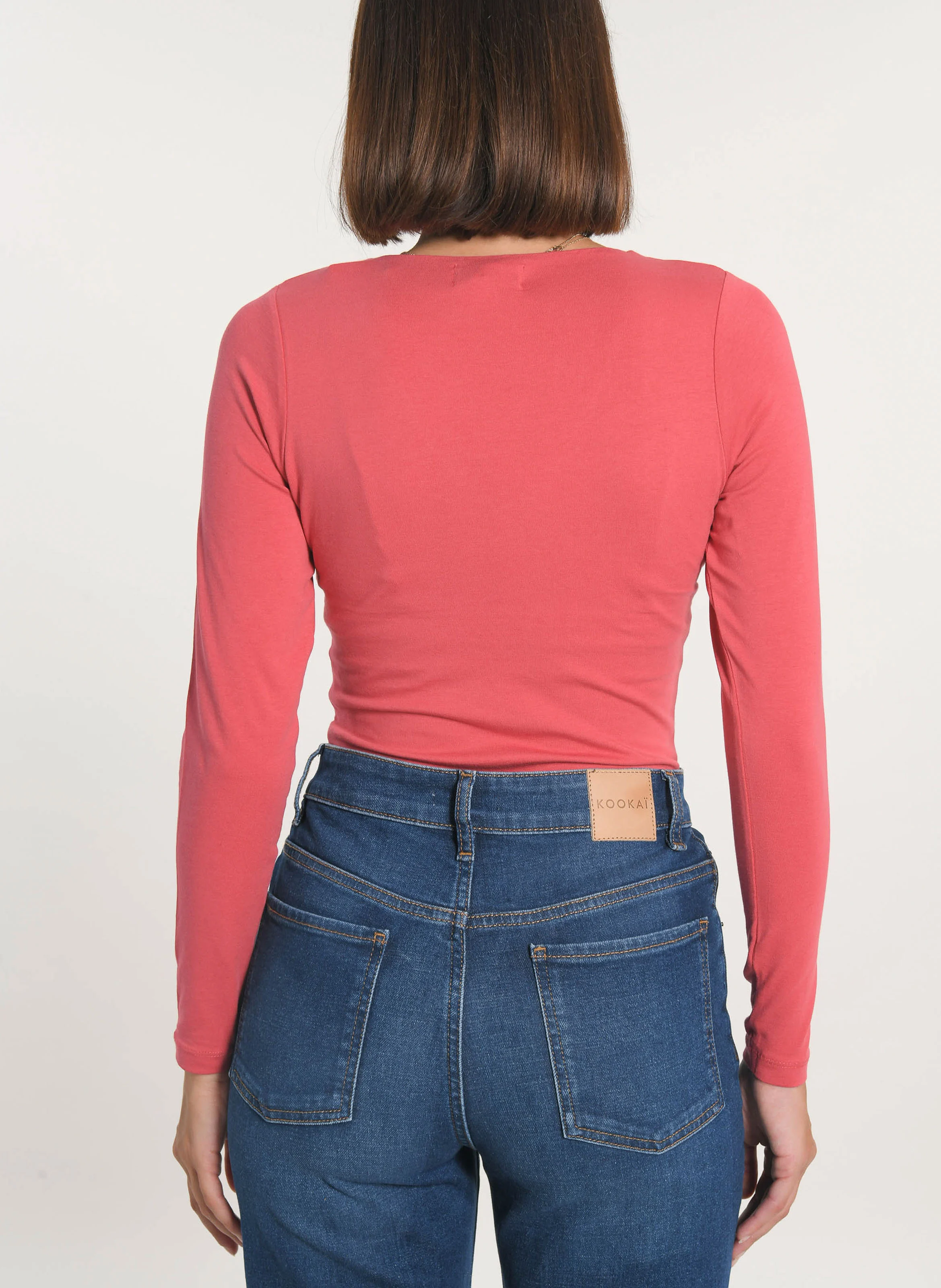 MATHILDA - Tee-shirt cintrée col V en coton stretch | Rouge