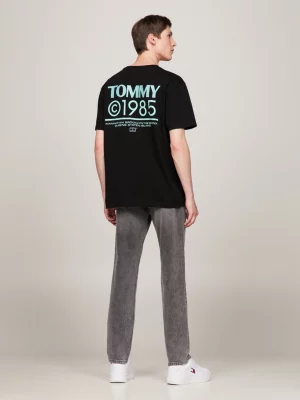 Camiseta com logo nas costas da coleção de 1985