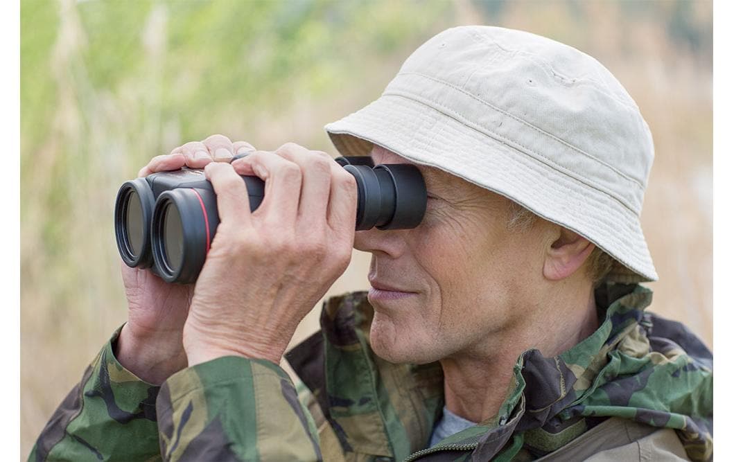 Fernglas 10x42L IS WP<br>Wasserdichte* Premium-Fernglas mit 10facher Vergrösserung bietet die lichtstarke Spitzenoptik der Canon L Serie sowie einen optischen Bildstabilisator