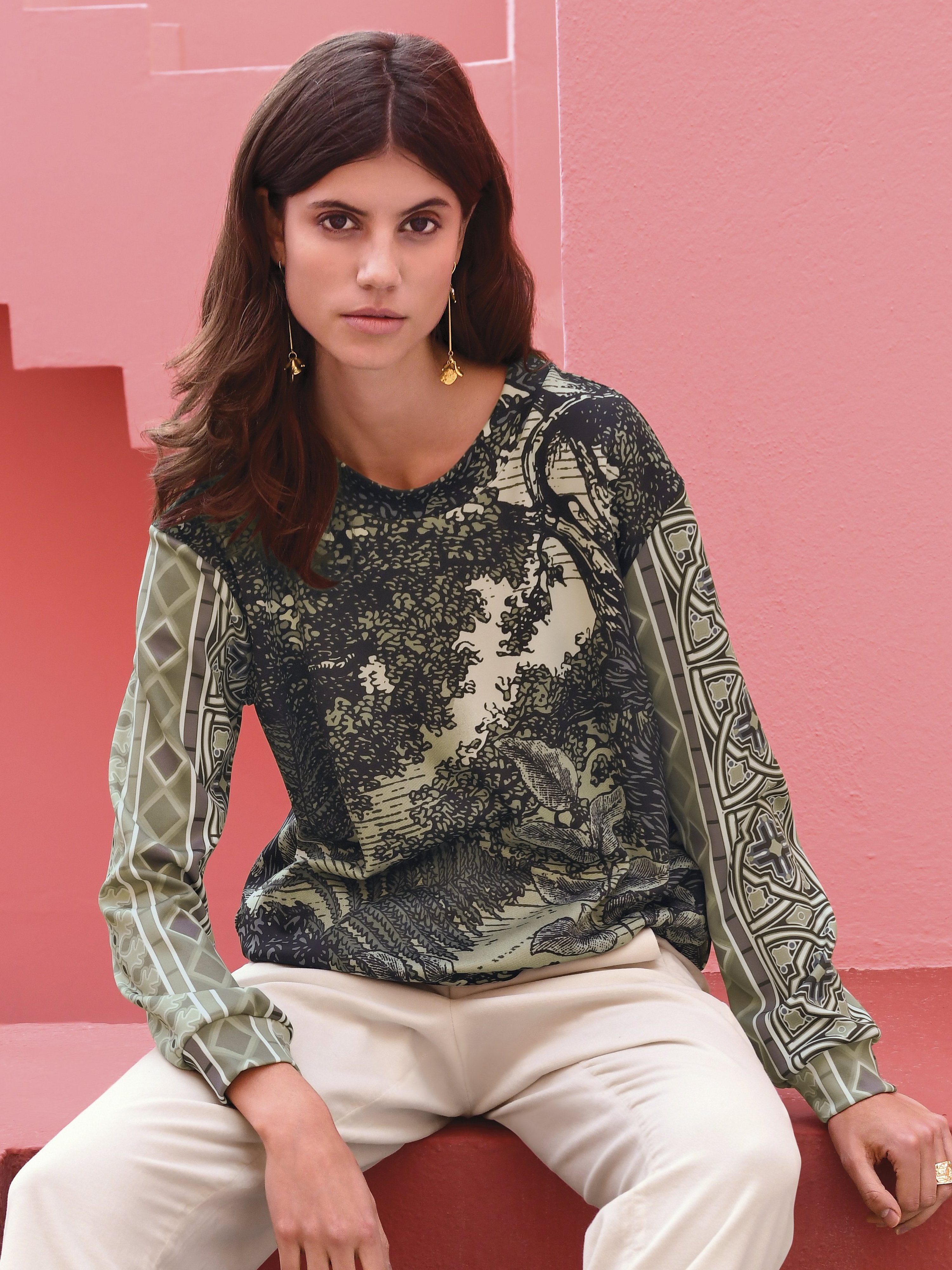 Sweatshirt