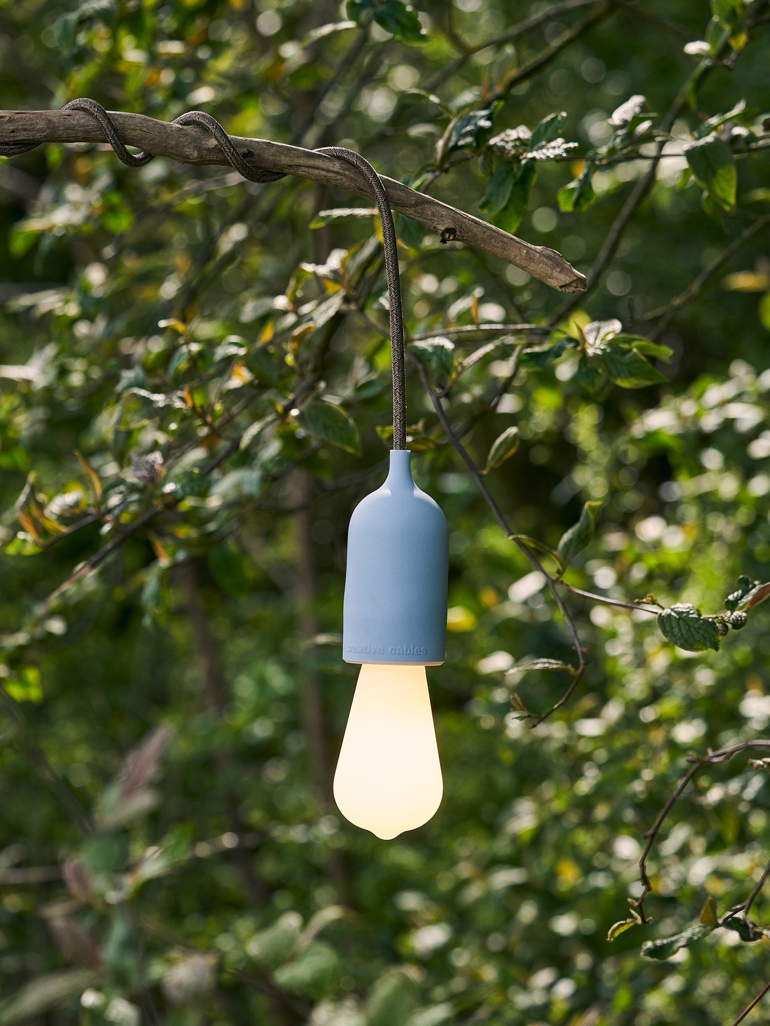 Bærbar udendørslampe | Tekstilkabel/fatning i silikone og termoplast. 5 m. E27. | Smokey Blue | Creative Cables
